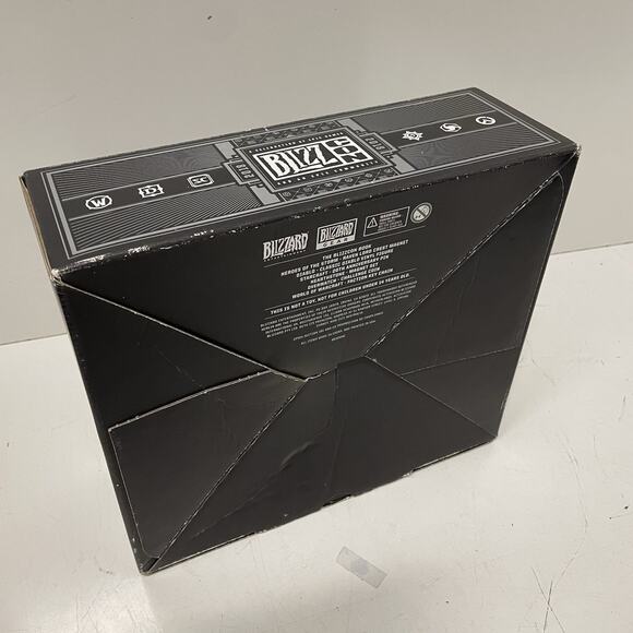 BlizzCon 2018 Collectible Box Diablo Complete W/ Sealed Book & Collectibles! - Picture 5 of 5